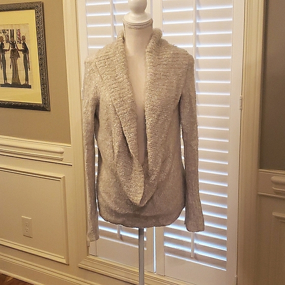 BCBG sweater - Picture 1 of 7